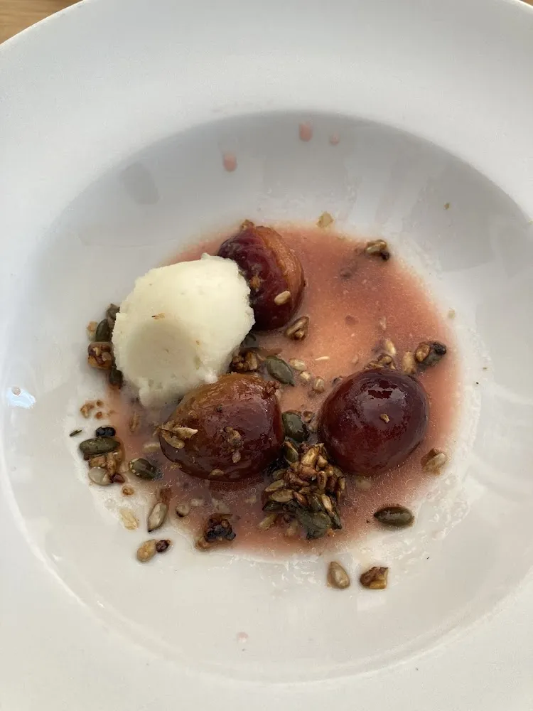 Dessert À Base de Prunes Rôties